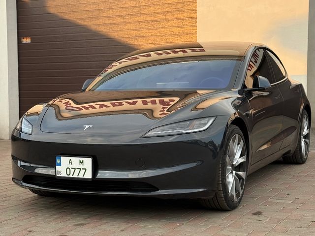 Tesla Model 3 - фото 1