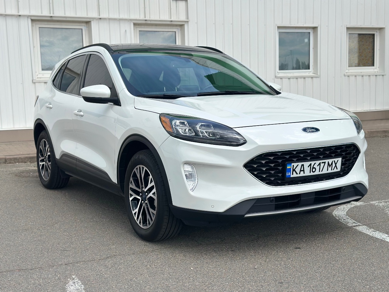 Ford Escape - фото 1