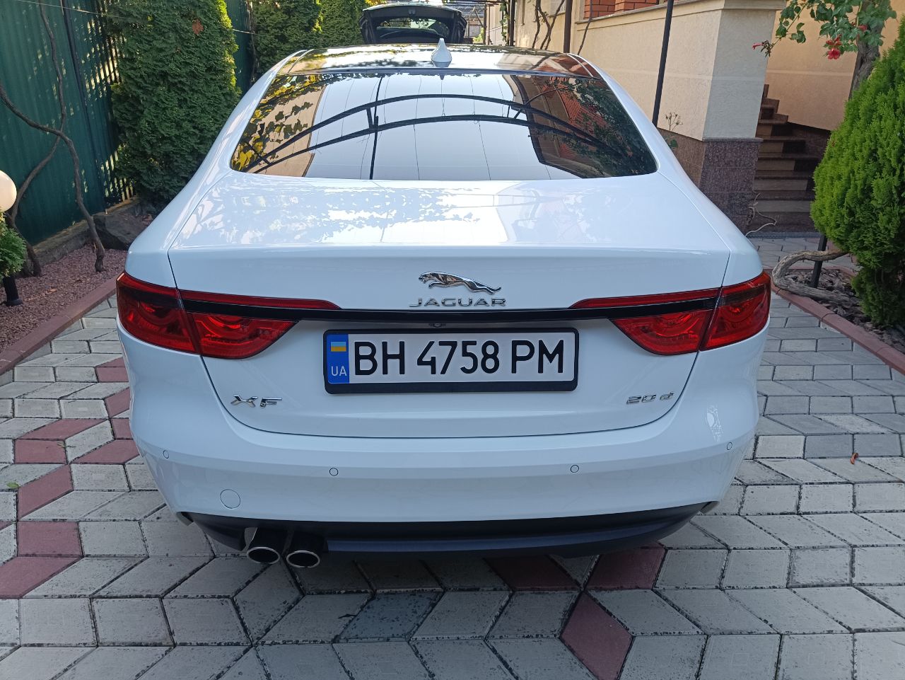 Jaguar XF - фото 7