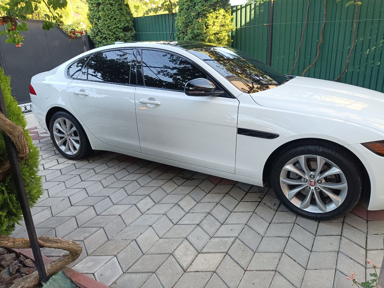 Jaguar XF - фото 4