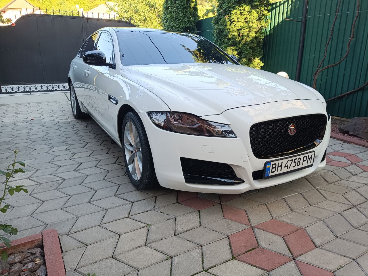 Jaguar XF - фото 15