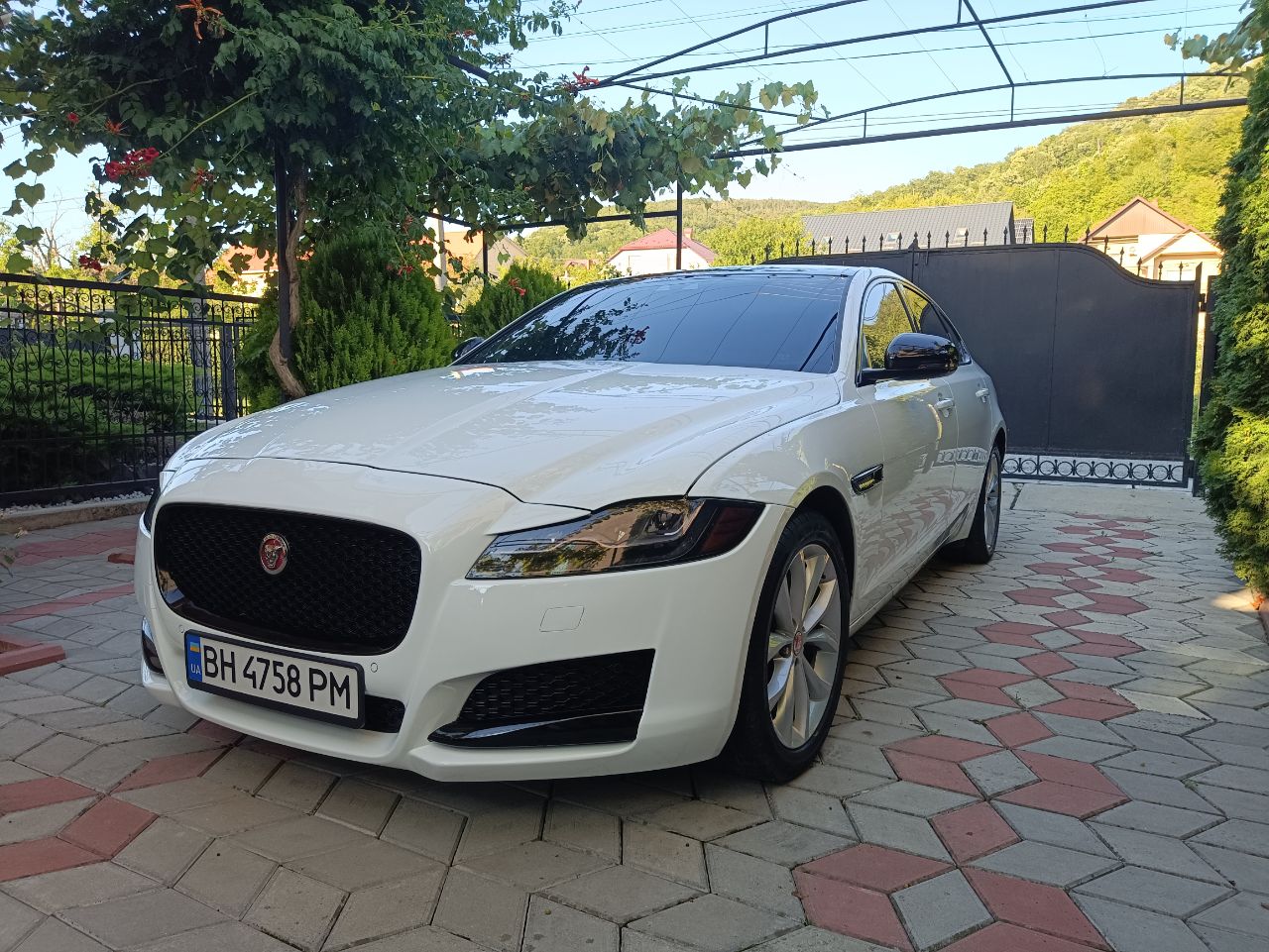 Jaguar XF - фото 9