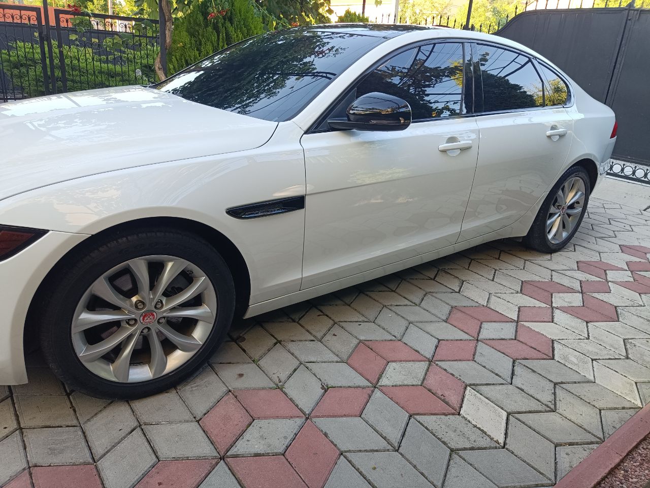 Jaguar XF - фото 2