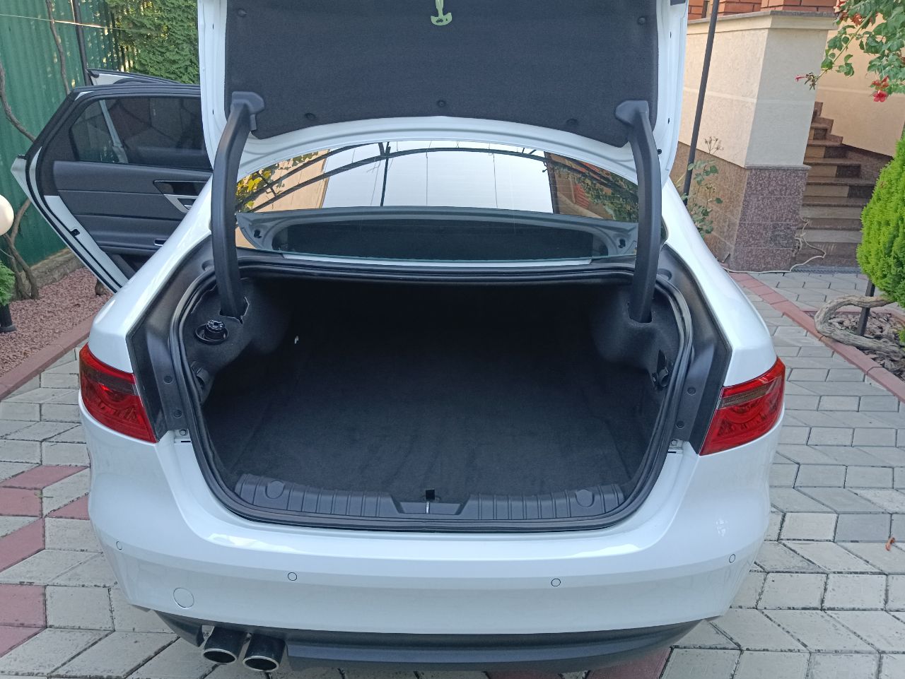 Jaguar XF - фото 8