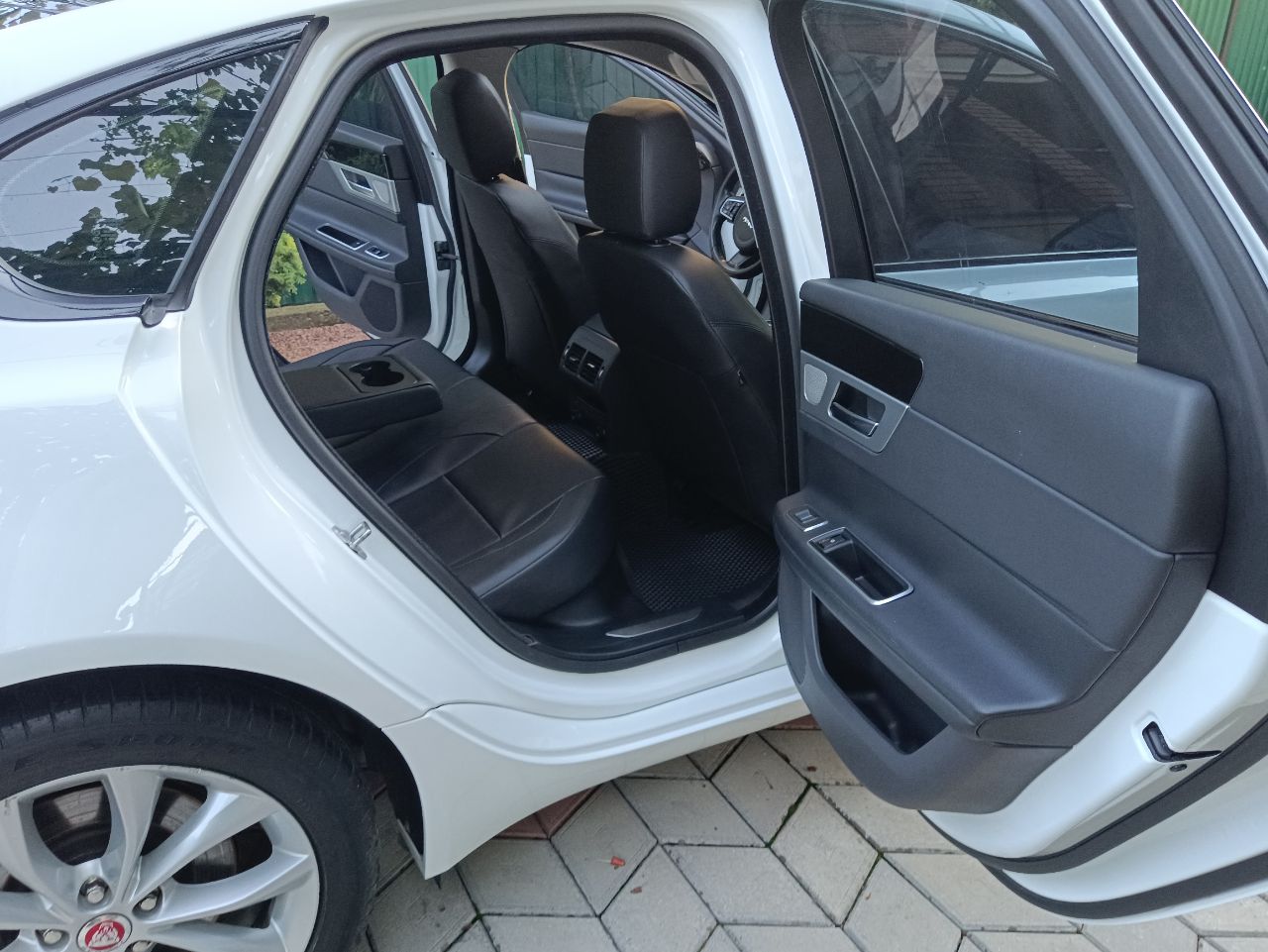 Jaguar XF - фото 10