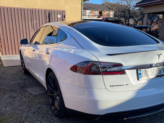 Tesla Model S - фото 2