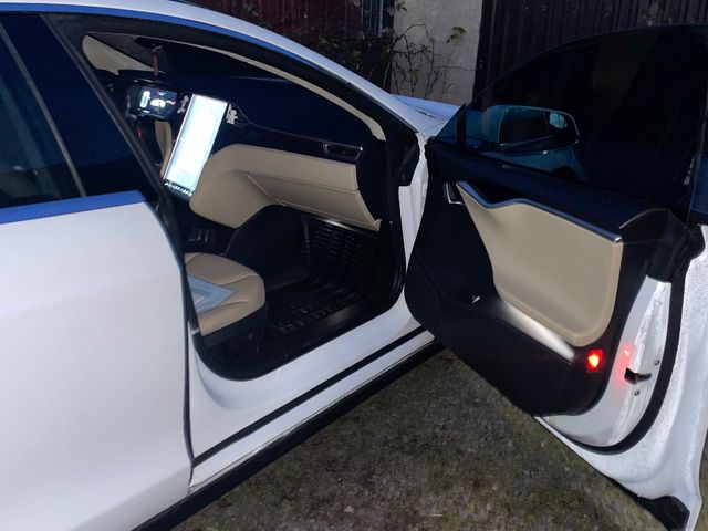 Tesla Model S - фото 4
