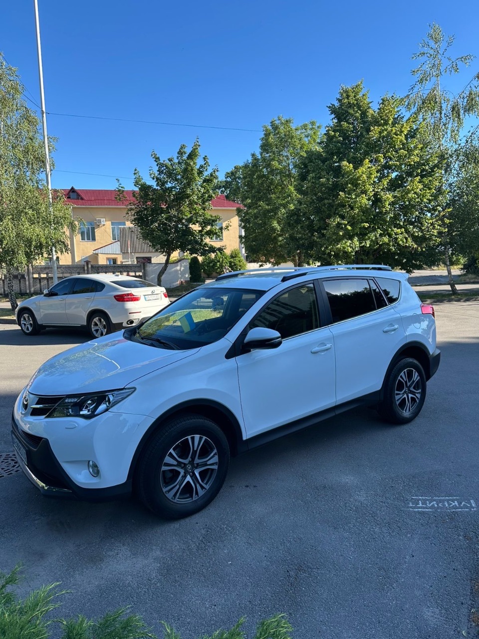 Toyota RAV4 - фото 4