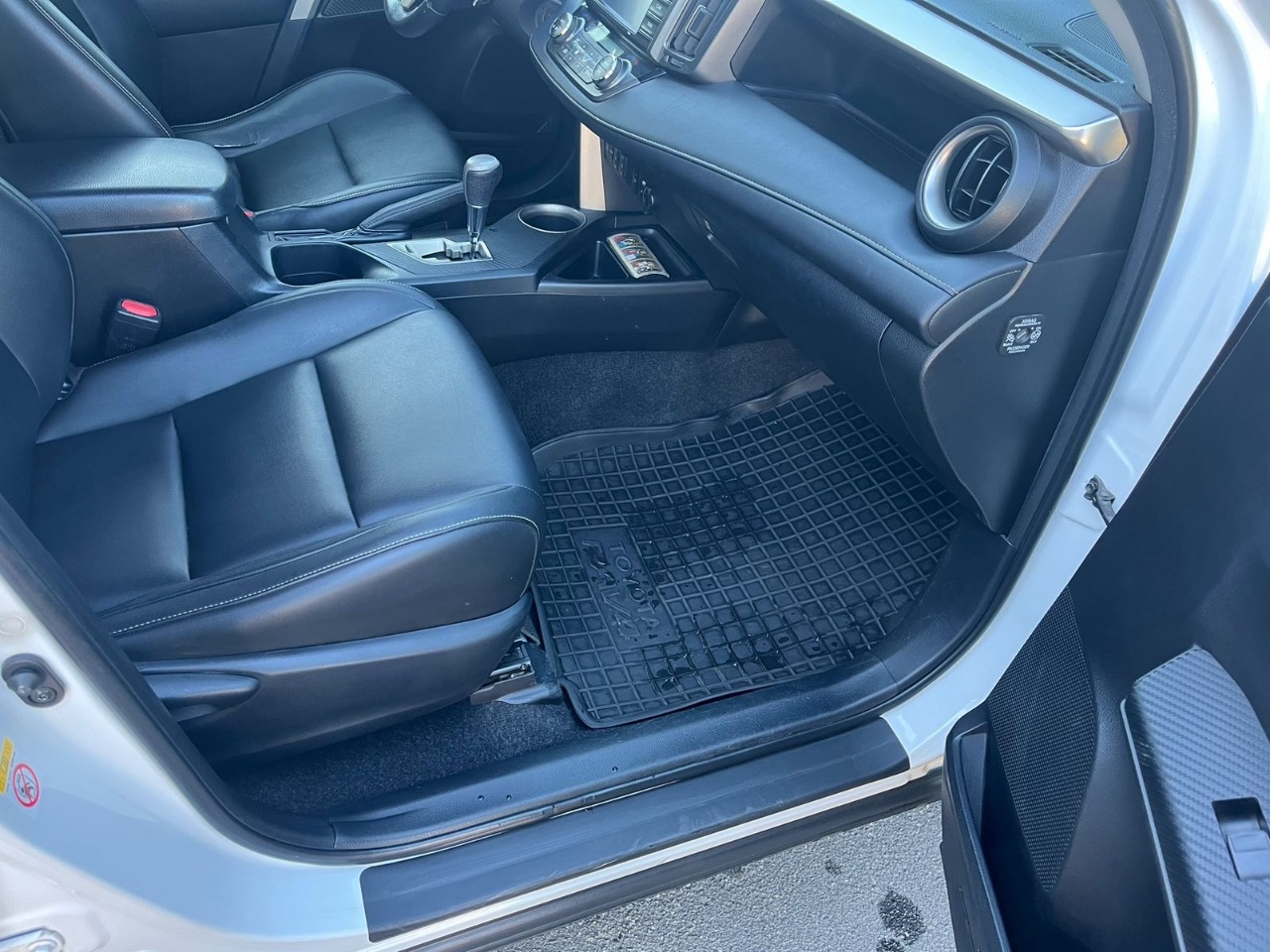 Toyota RAV4 - фото 13