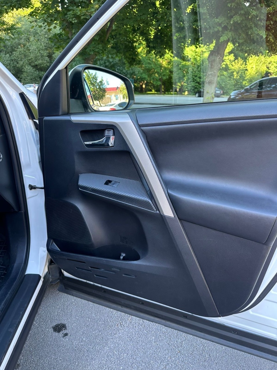 Toyota RAV4 - фото 8