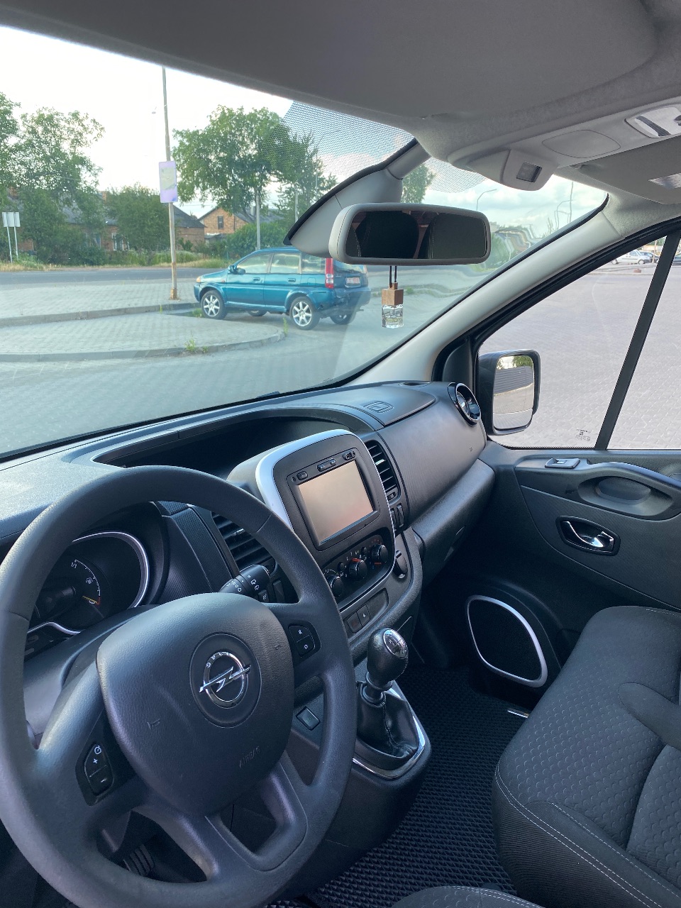 Opel Vivaro - фото 16