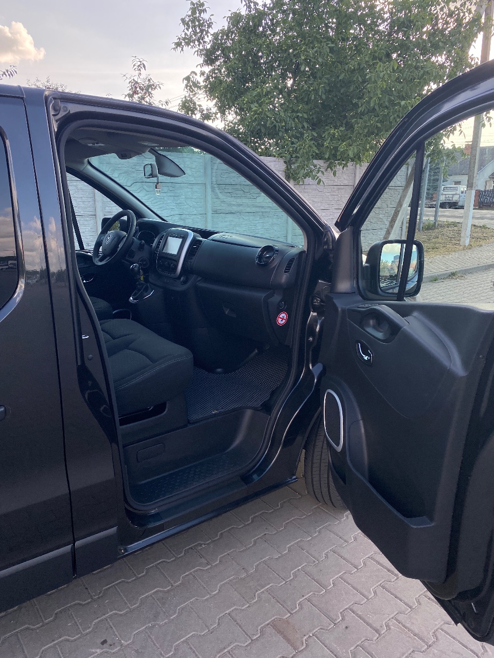 Opel Vivaro - фото 20