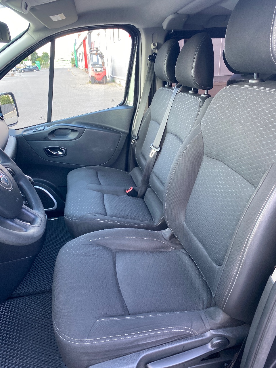 Opel Vivaro - фото 19