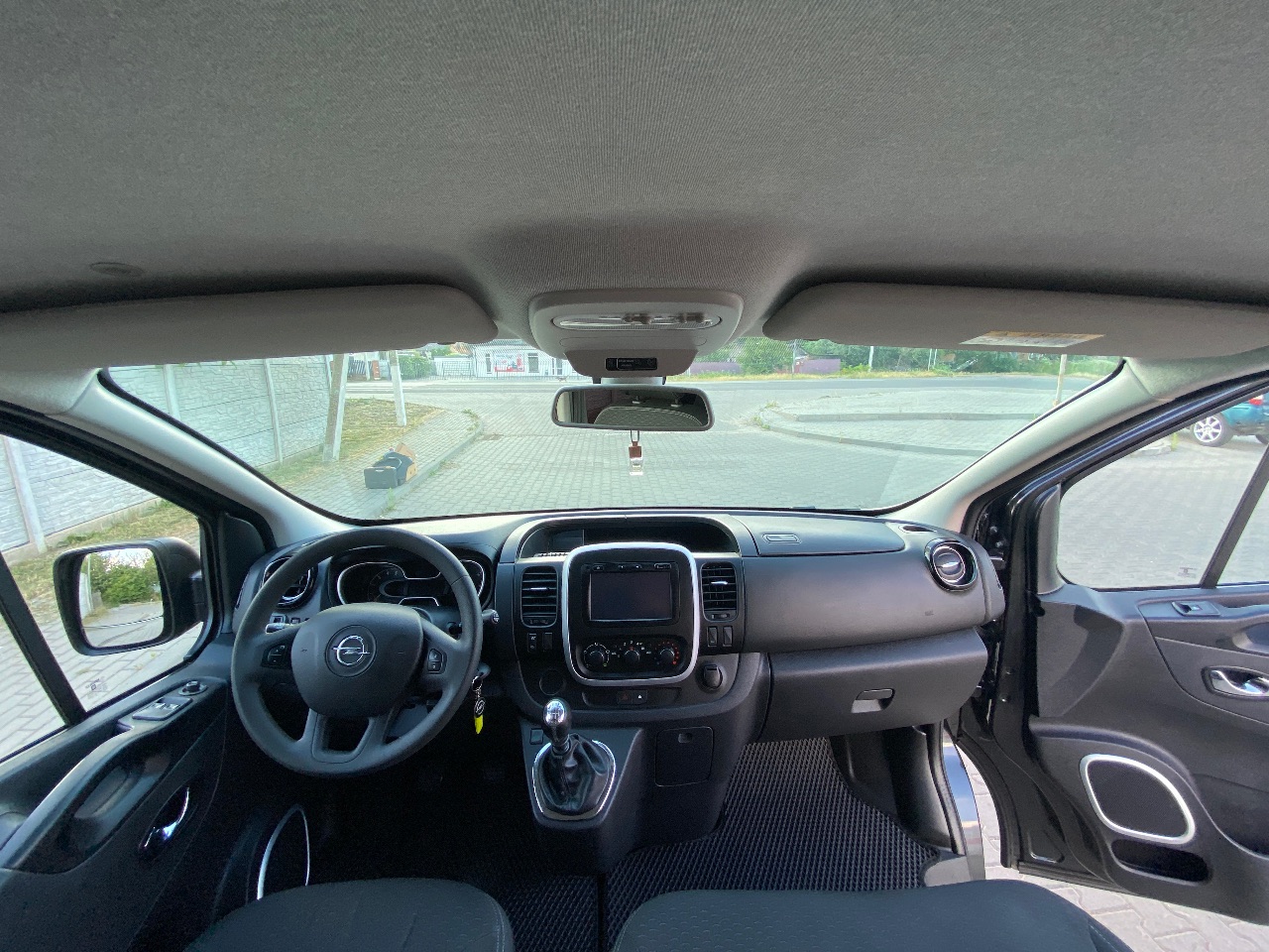 Opel Vivaro - фото 11