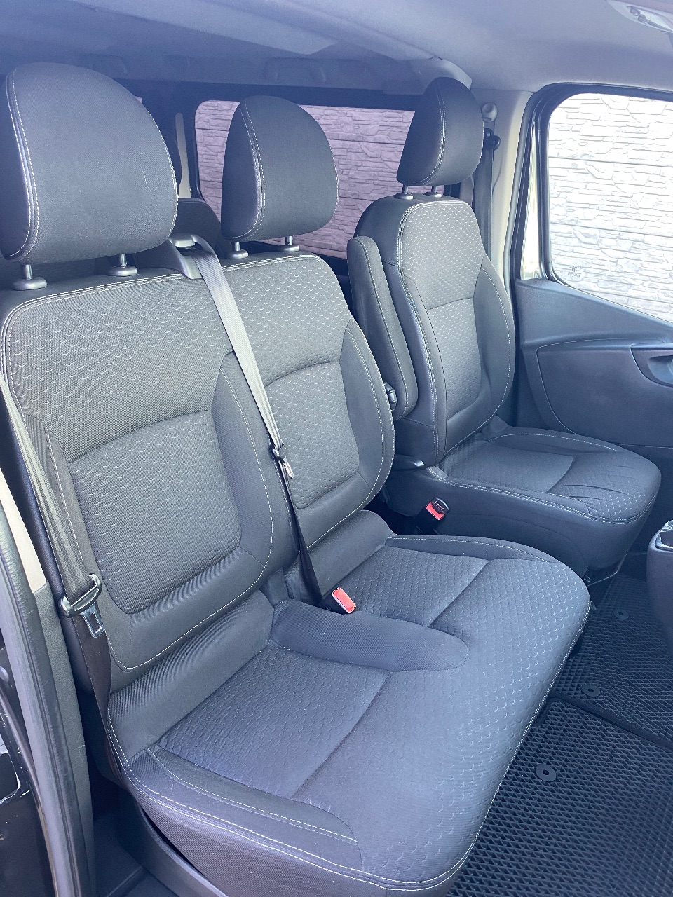 Opel Vivaro - фото 21