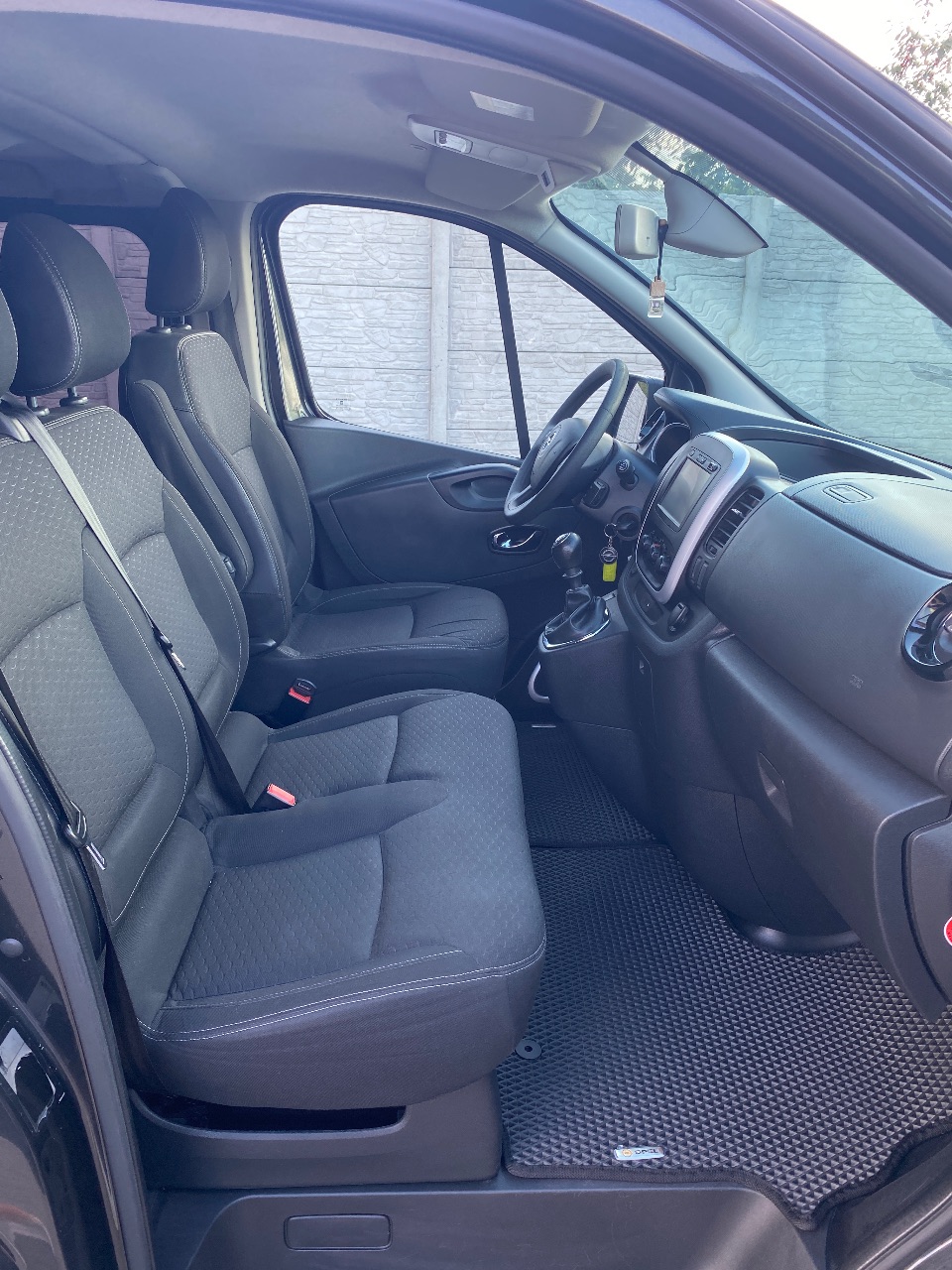 Opel Vivaro - фото 15