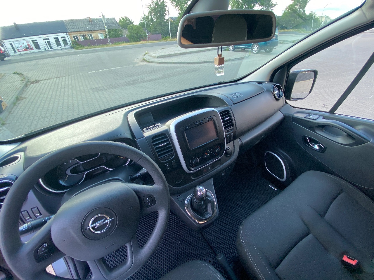 Opel Vivaro - фото 12
