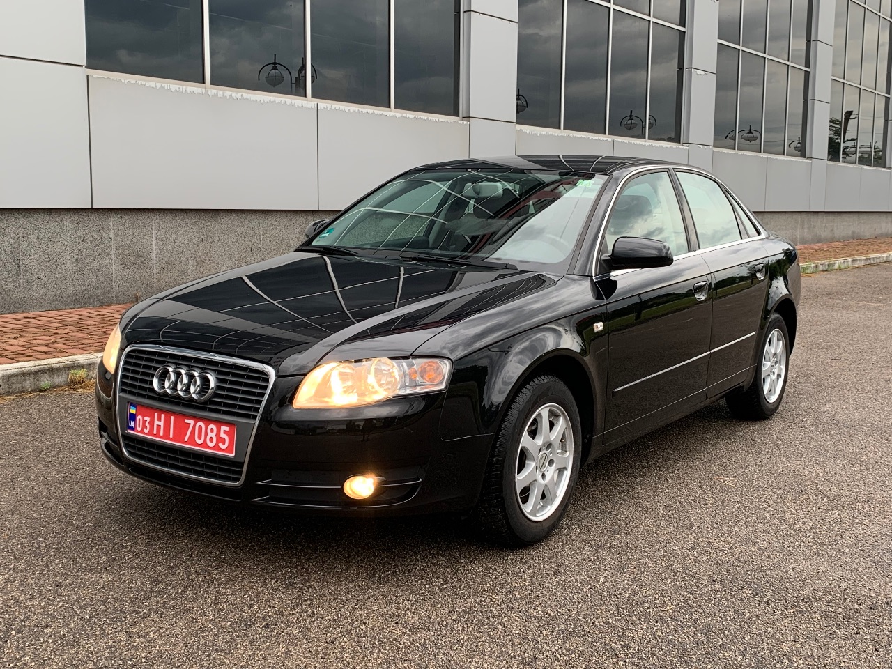 Audi A4 - фото 2