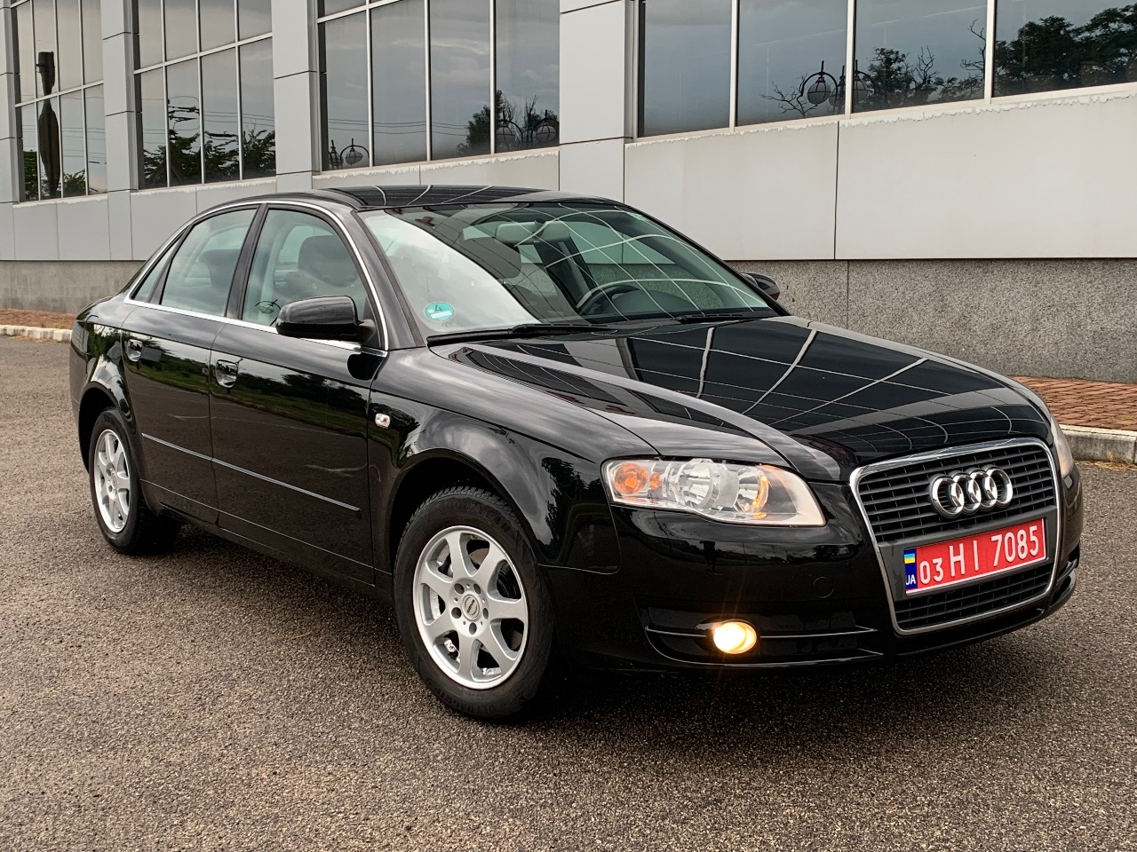 Audi A4 - фото 1