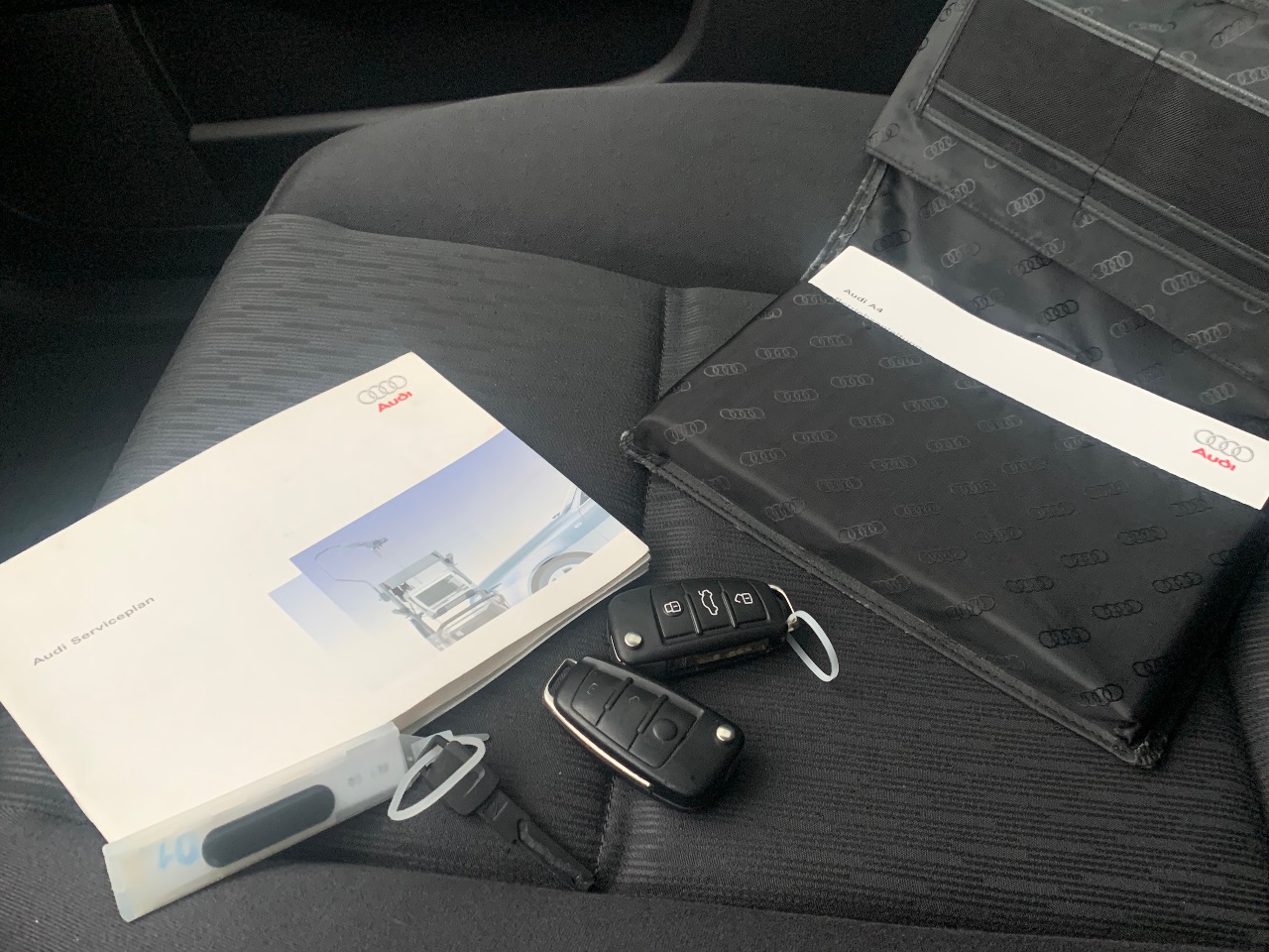 Audi A4 - фото 11