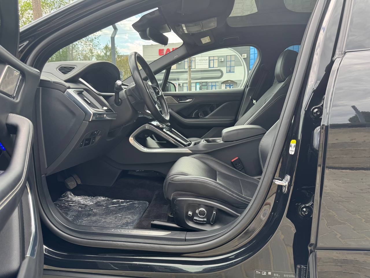 Jaguar I-Pace - фото 4