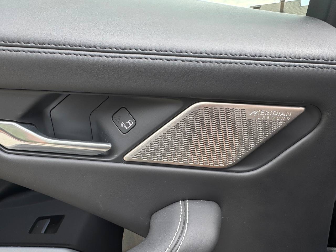 Jaguar I-Pace - фото 5