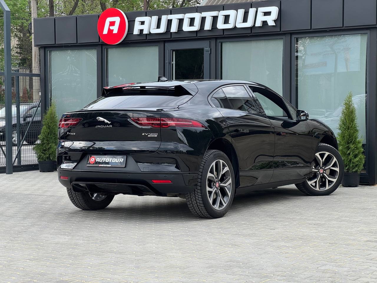 Jaguar I-Pace - фото 10