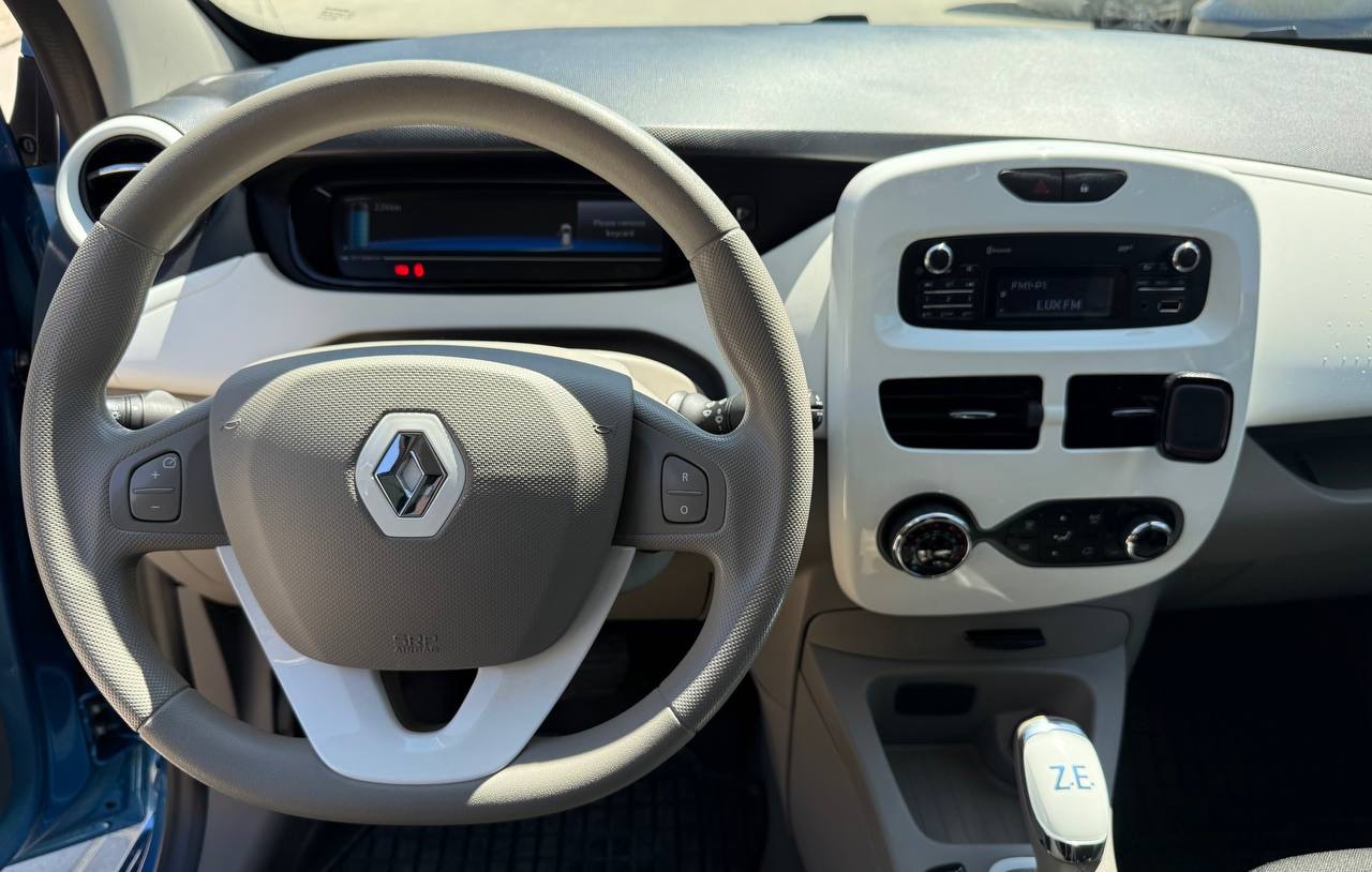 Renault ZOE - фото 6