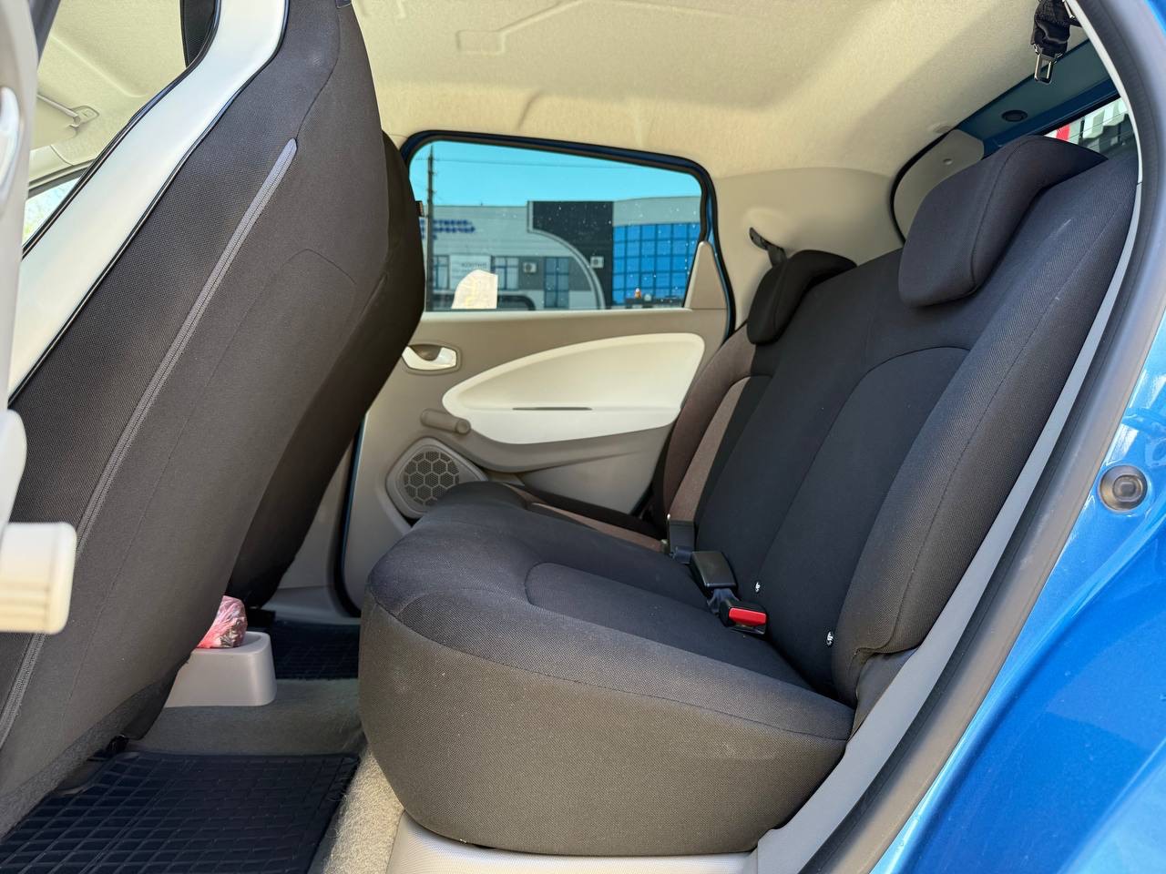 Renault ZOE - фото 8