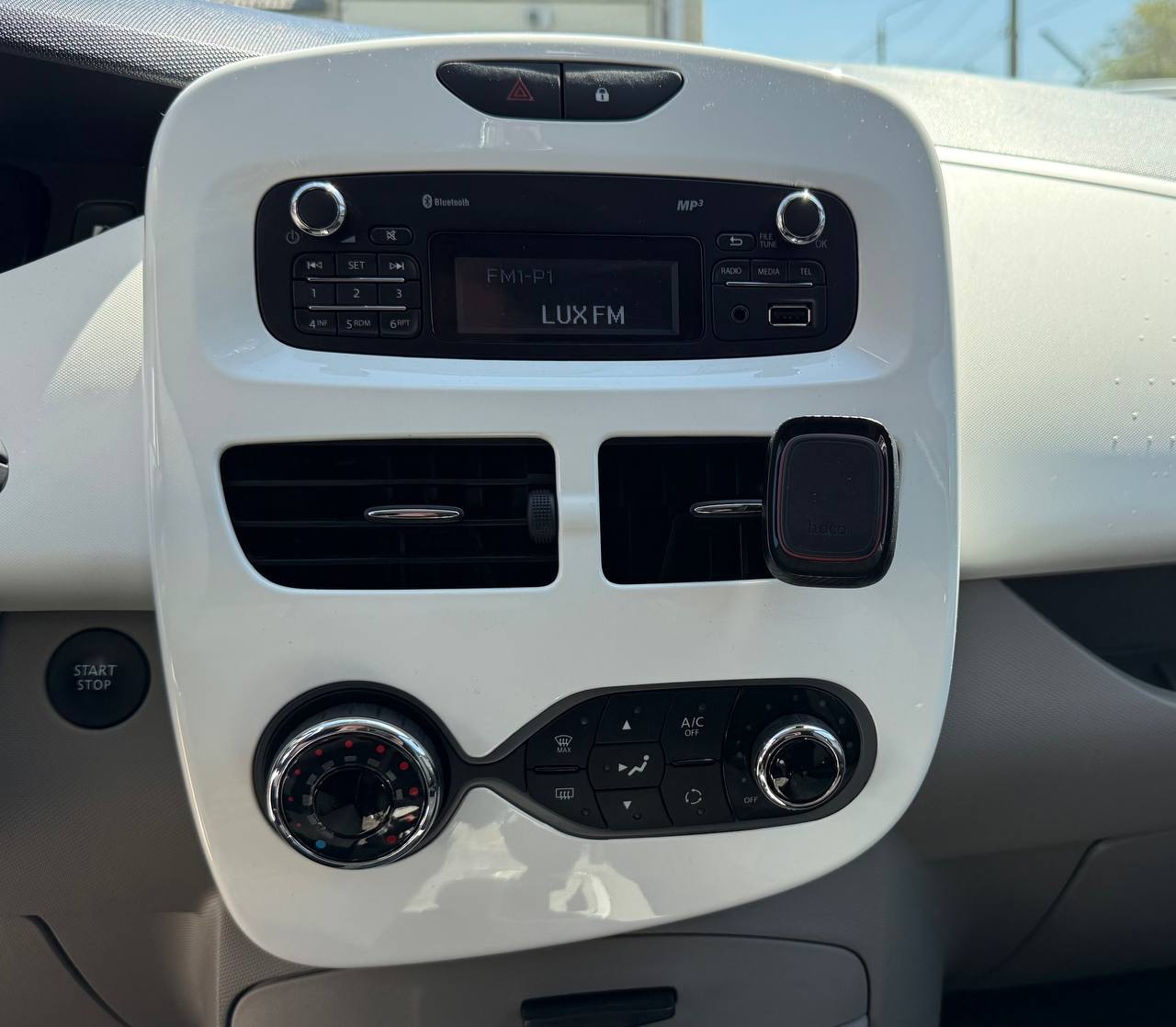 Renault ZOE - фото 7