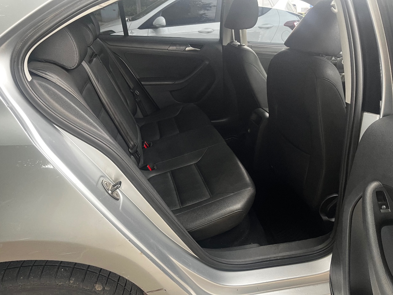 Volkswagen Jetta - фото 3