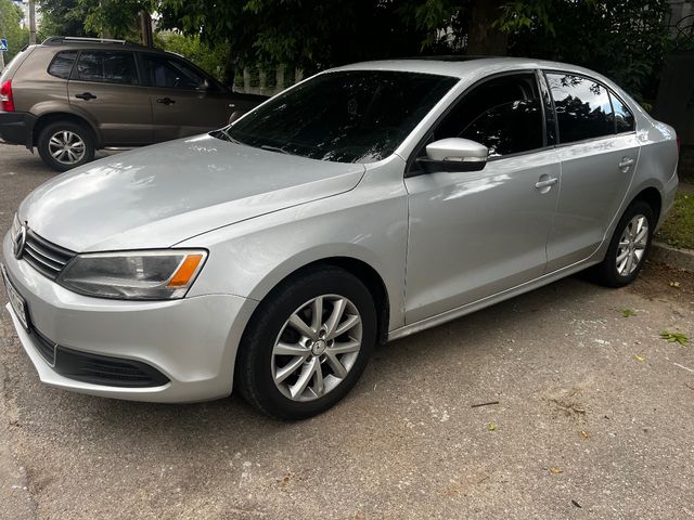 Volkswagen Jetta - фото 2