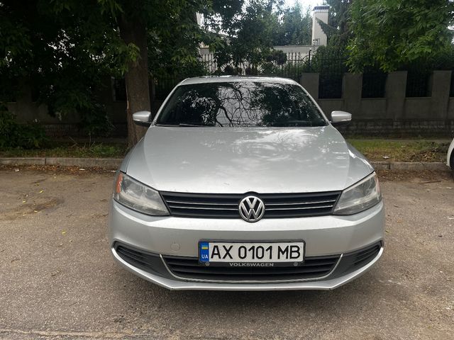 Volkswagen Jetta - фото 1