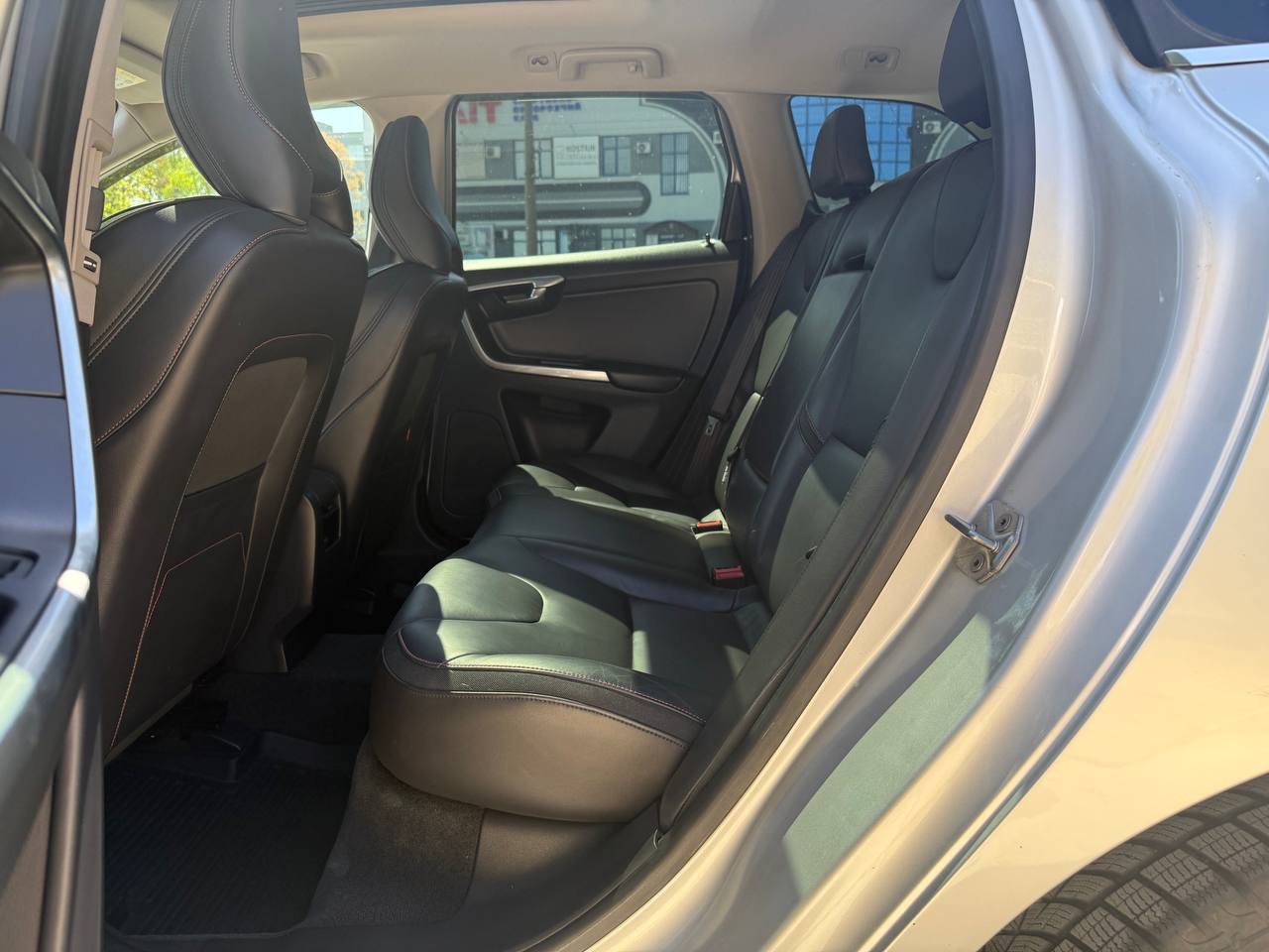 Volvo XC60 - фото 8