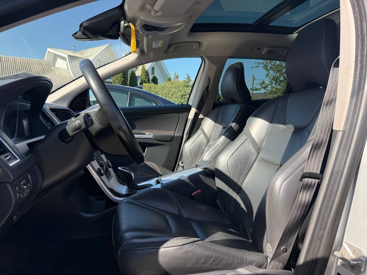 Volvo XC60 - фото 4