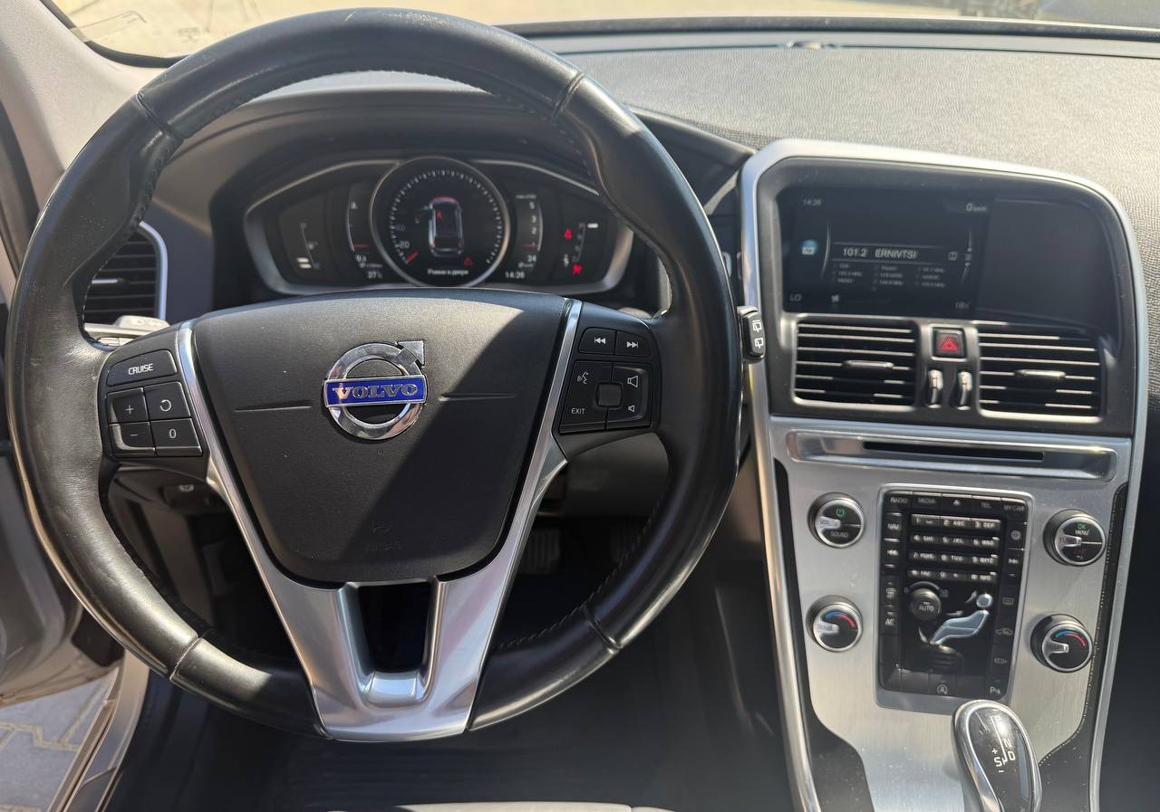 Volvo XC60 - фото 6