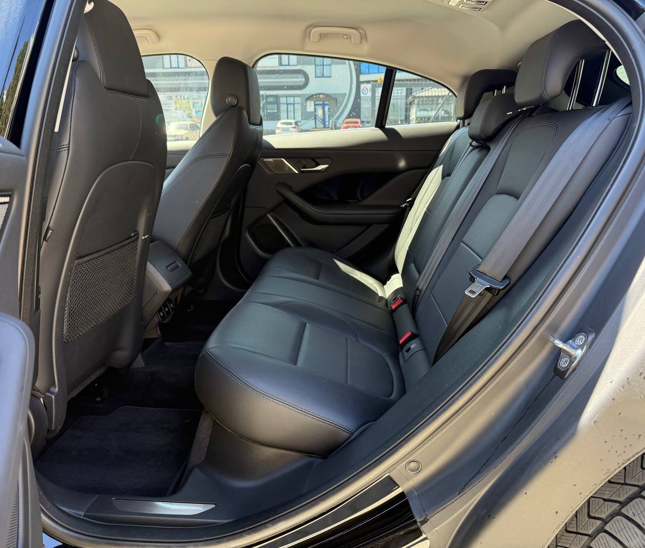 Jaguar I-Pace - фото 8