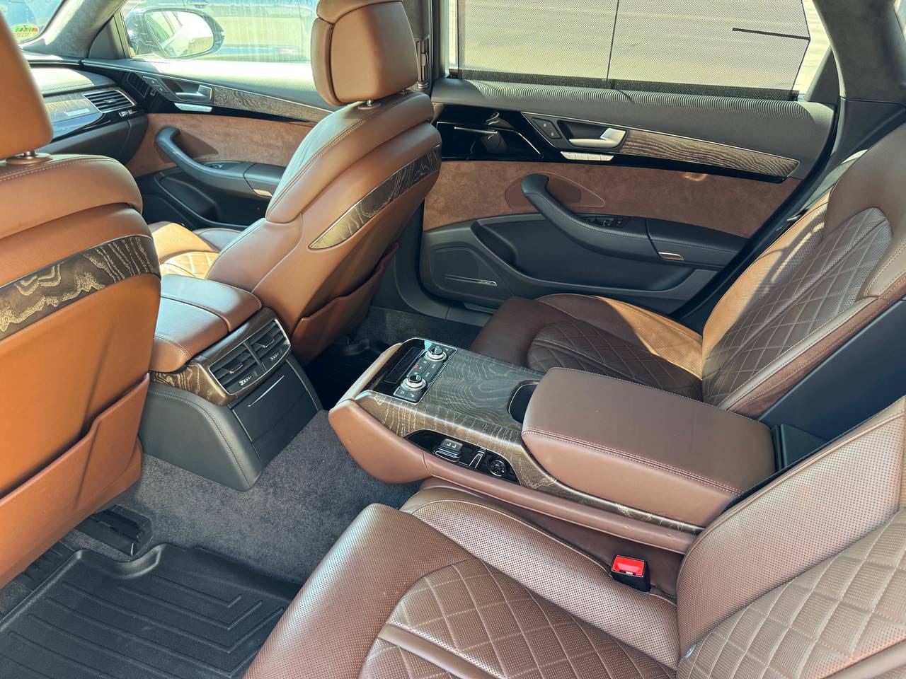 Audi A8 - фото 8