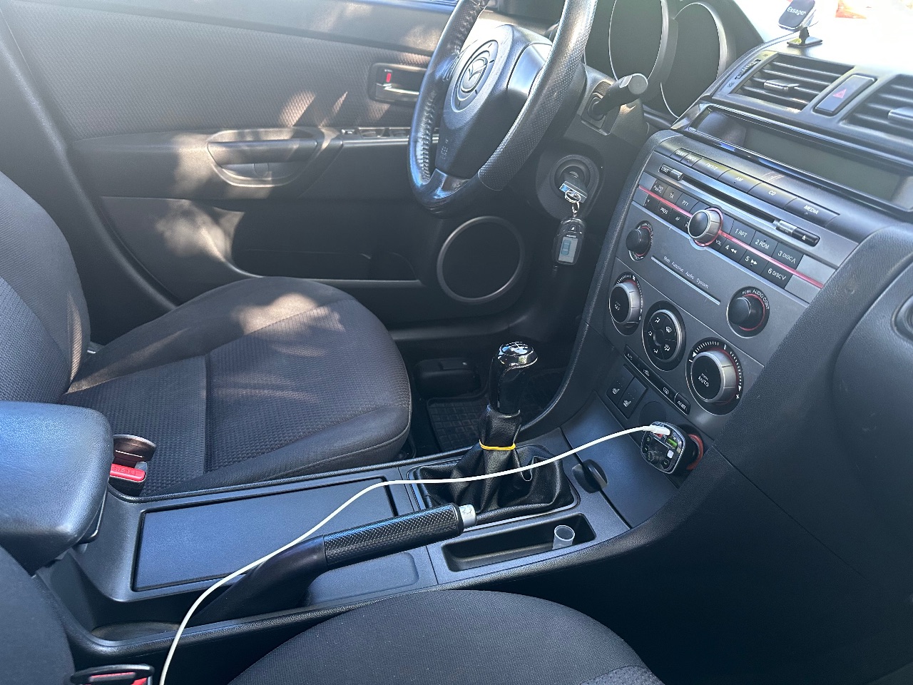 Mazda 3 - фото 9