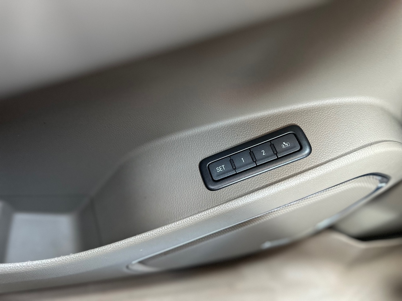 Chevrolet Suburban - фото 21