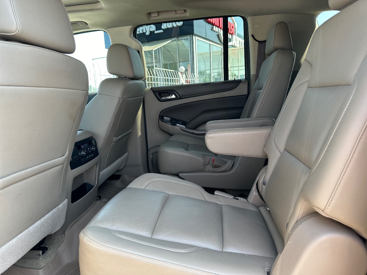 Chevrolet Suburban - фото 20