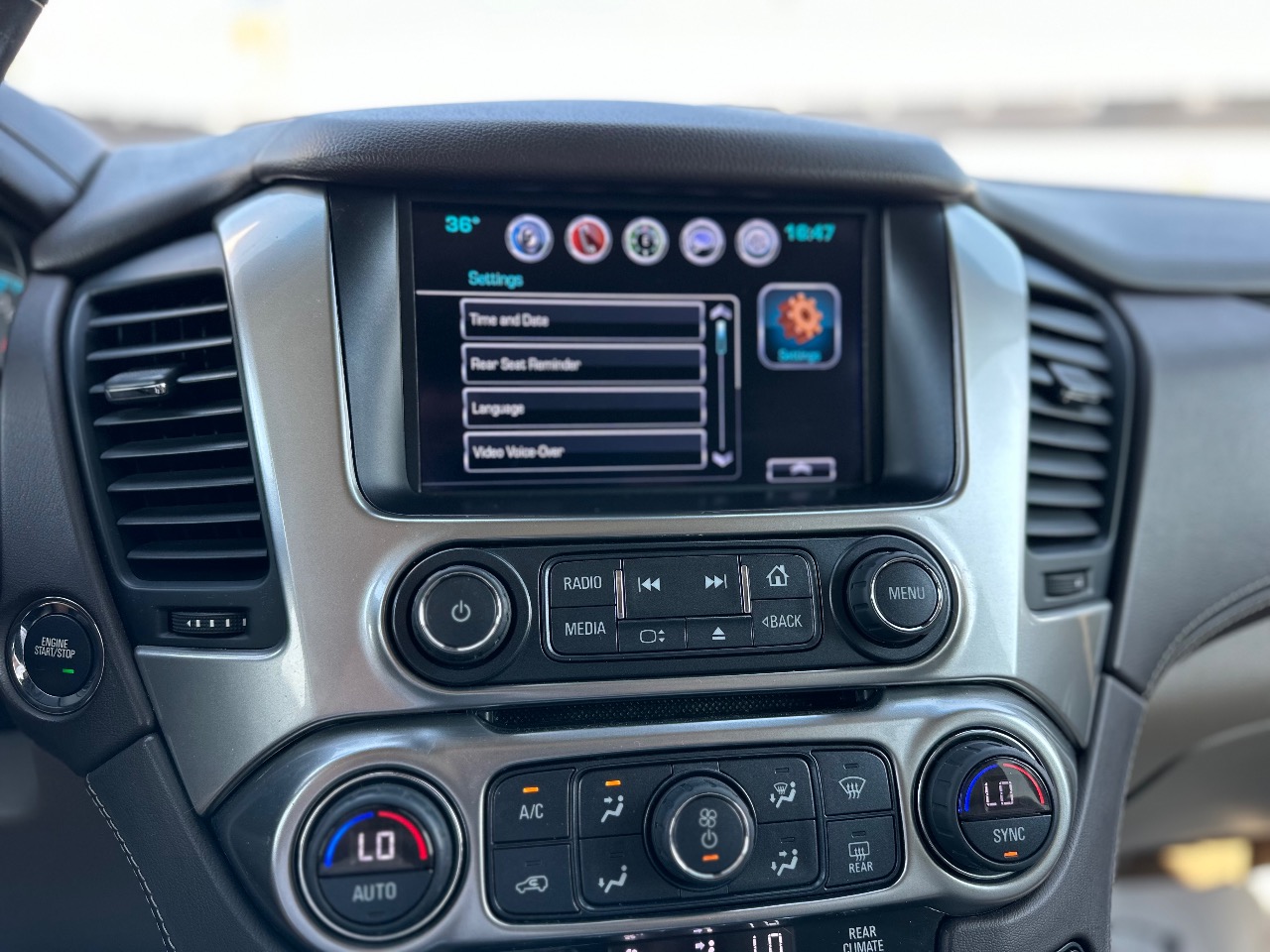 Chevrolet Suburban - фото 13