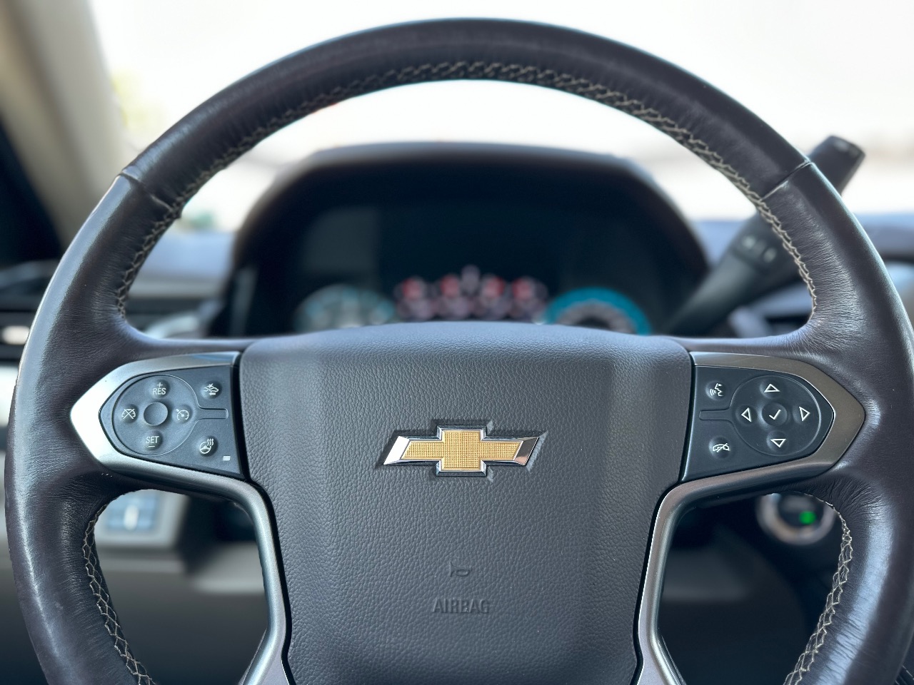 Chevrolet Suburban - фото 23