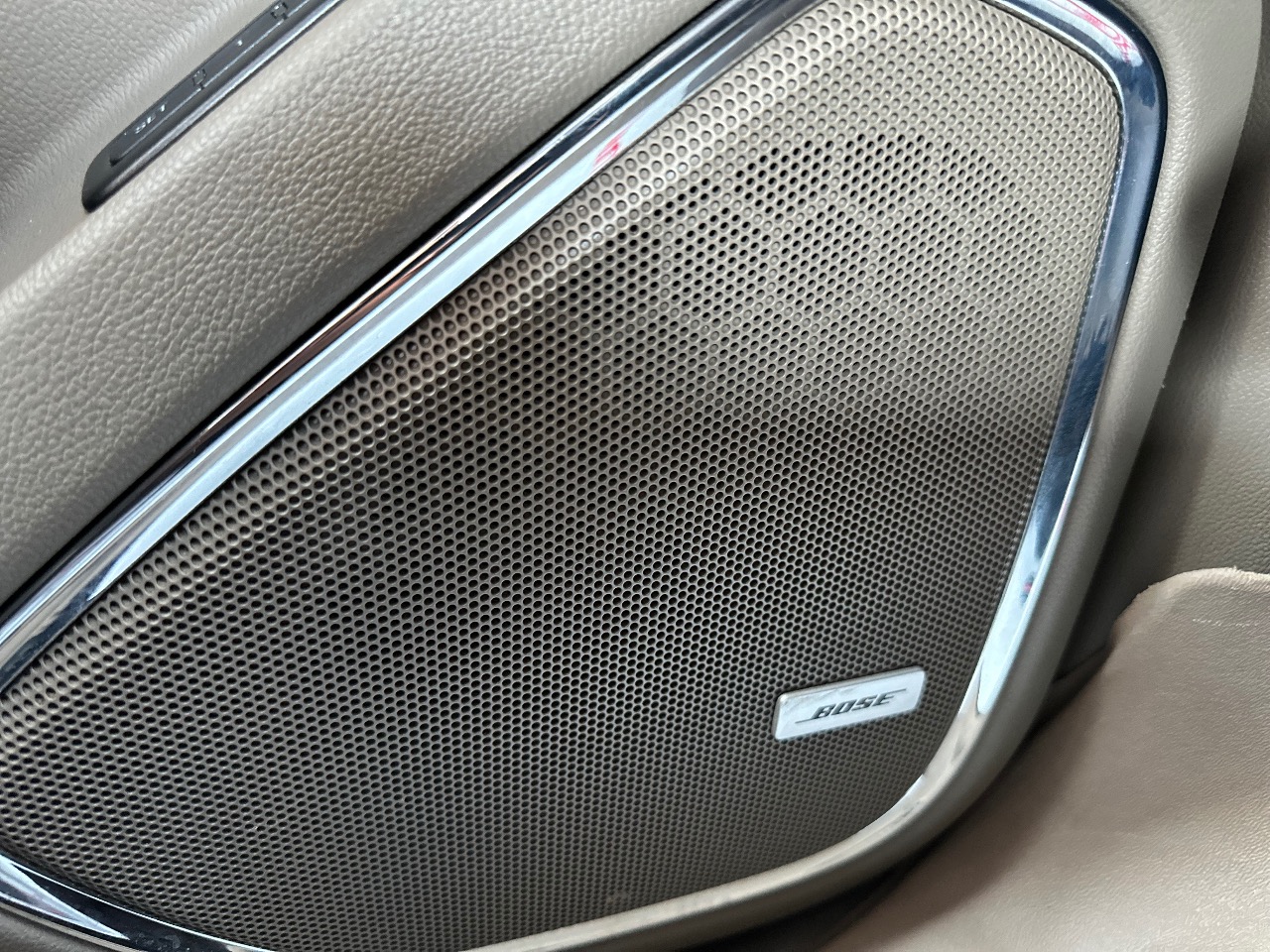 Chevrolet Suburban - фото 6