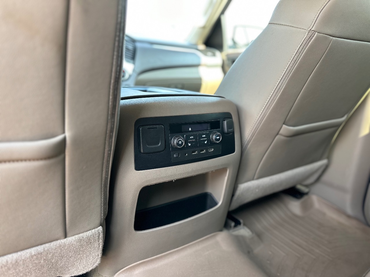 Chevrolet Suburban - фото 22