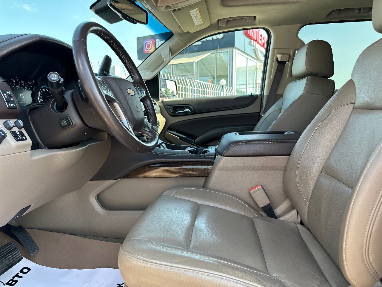 Chevrolet Suburban - фото 14