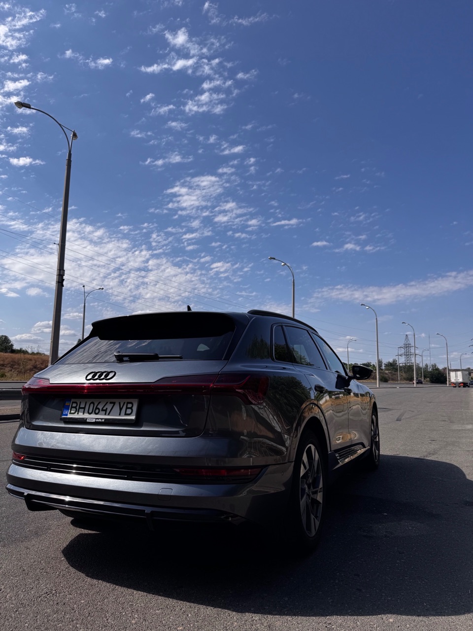 Audi e-tron - фото 4