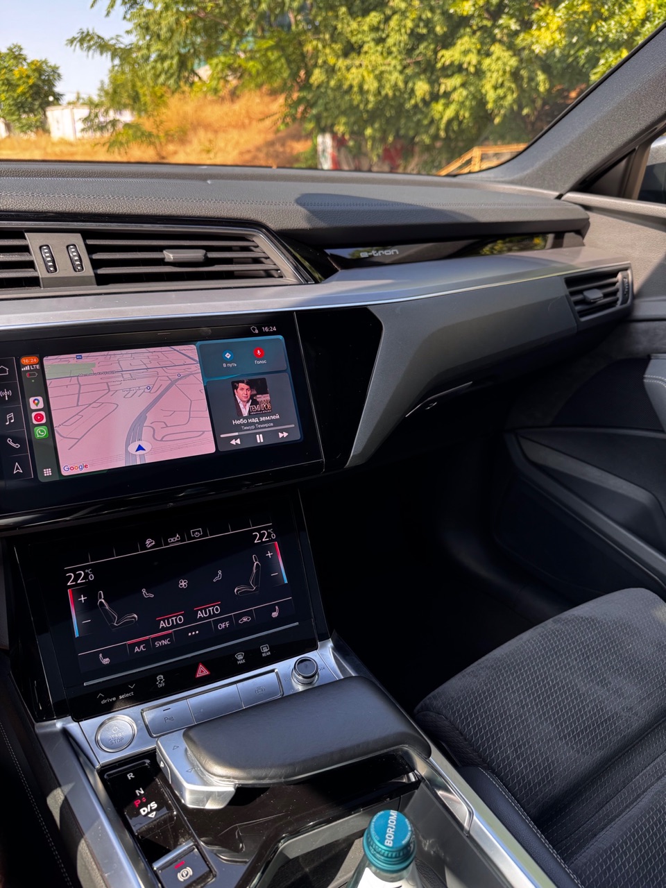 Audi e-tron - фото 10