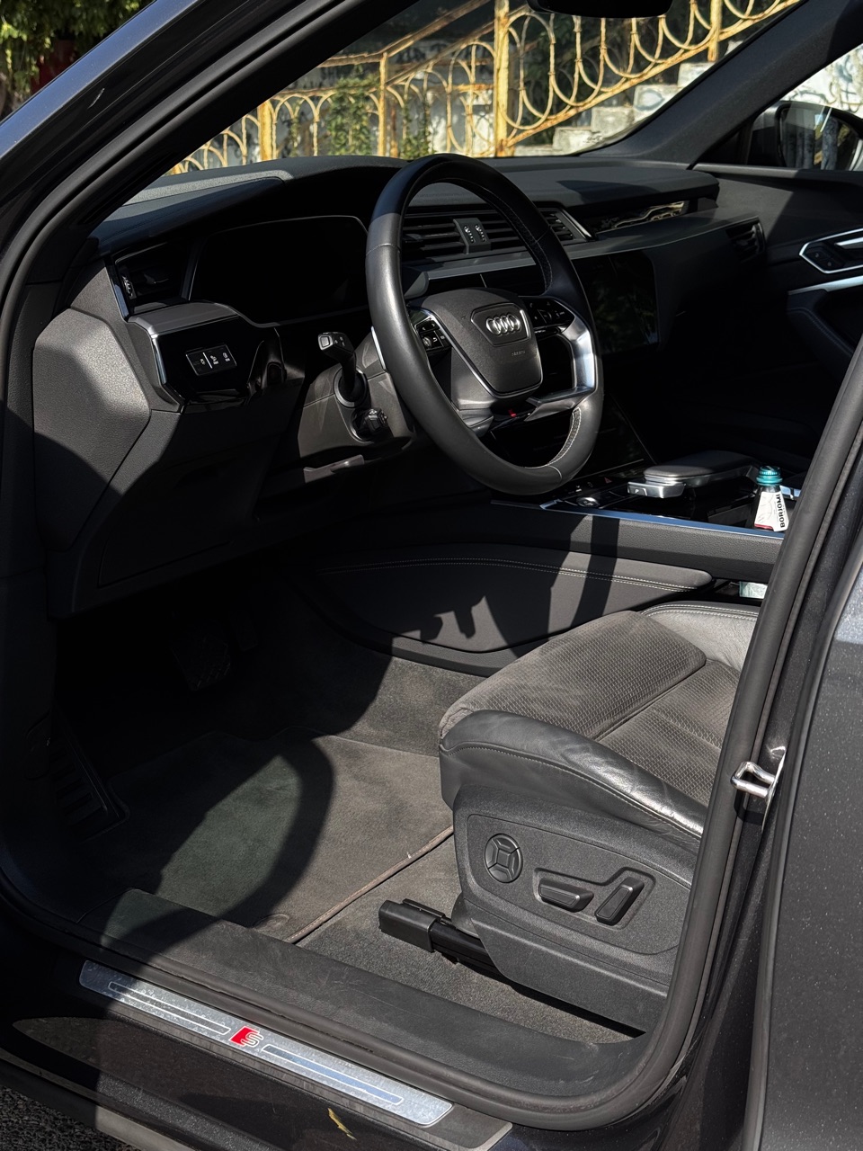 Audi e-tron - фото 8