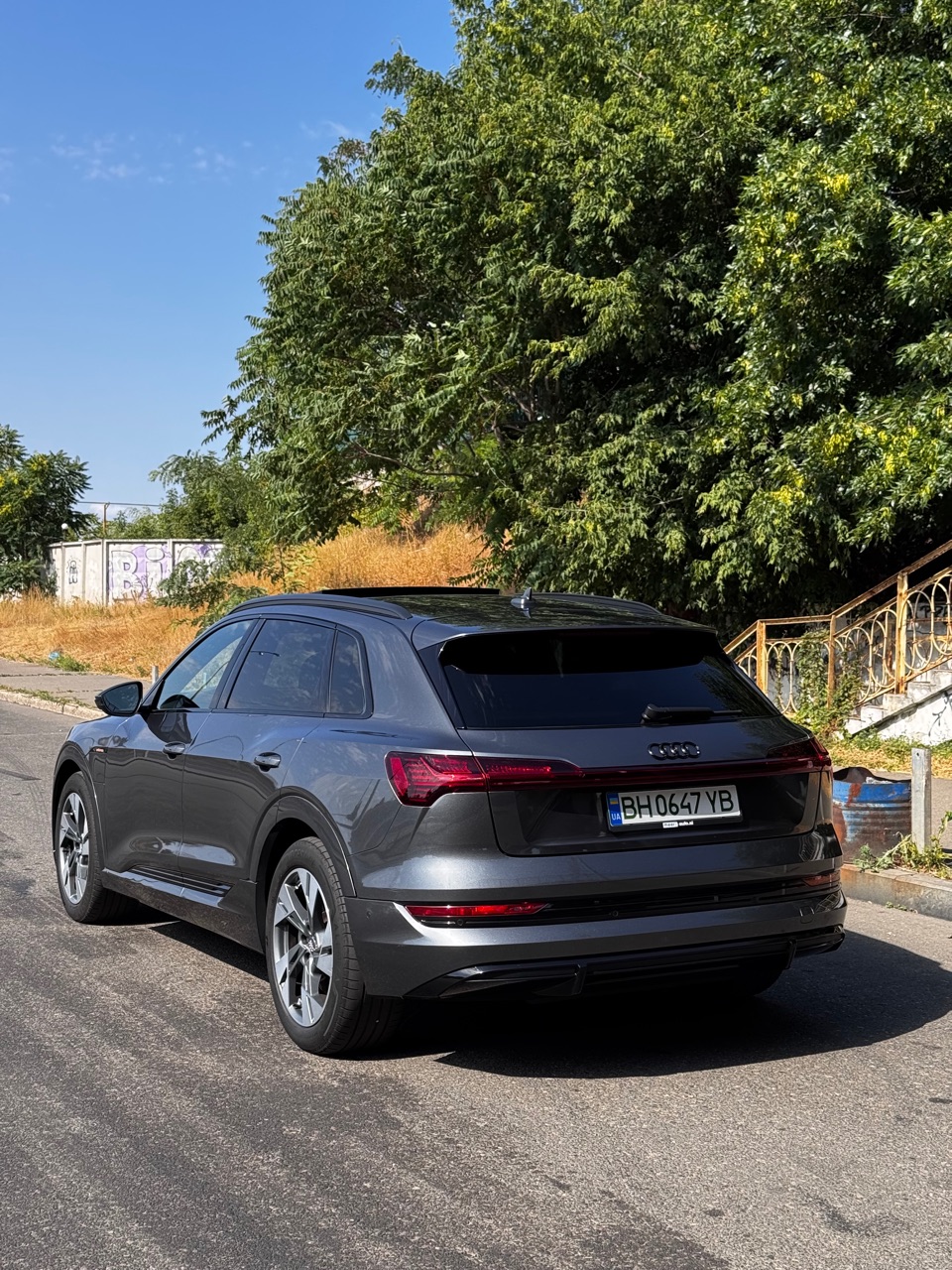 Audi e-tron - фото 3